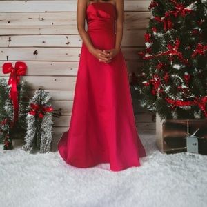 Michaelangelo  Apple Red Strapless Satin Gown…